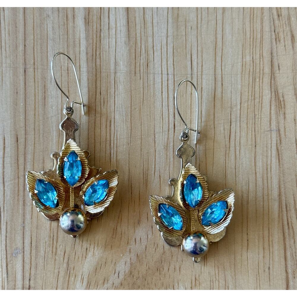 Vintage‎ Bright Aqua Unfoiled Glass Dangle & Gold Tone Earrings EUC - Picture 2 of 8
